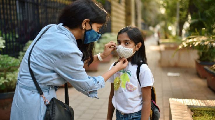 కోవిడ్ నుండి రక్ష ణ కోసం ఇంటిలో ఏ రకమైన  మాస్క్ ధరించాలి? వైద్య నిపుణుల సూచన ఇదే..