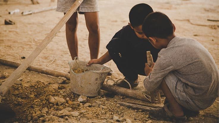 छुट्टियों में बच्चे को सामाजिक कार्यों में करेंगे शामिल तो होंगे ये 5 बड़े फायदे